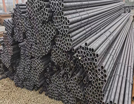tubo sem emenda da tubulação de aço do carbono laminado a alta temperatura de 65mm Astm A192 para a caldeira de alta pressão